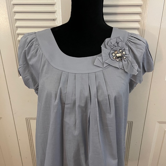 Kristin Davis slate gray top. - Picture 4 of 5